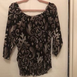 ❤️‍🔥4 for $20 Pretty gray and black blouse